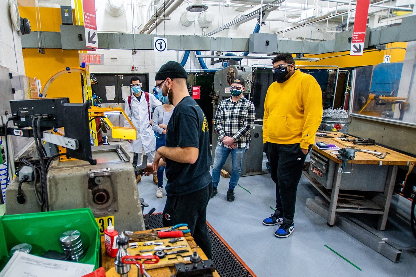 Students in an engineering lab